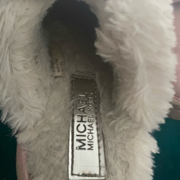 🌹FINAL PRICE Michael Kors Adorable Girl’s Metallic Pink & White Faux Fur Slides - Picture 8 of 15